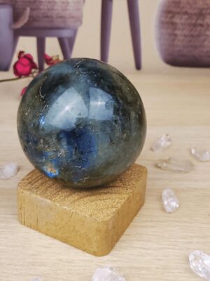 pierre des thérapeutes - sphère en labradorite