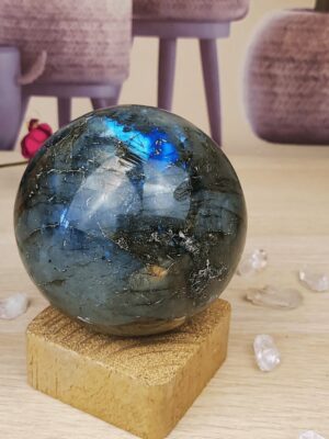 labradorite sphere - minéraux de protection et des ames soeurs - flamme d'énergie boutique de minéraux