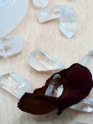 petites pointes de cristal de roche