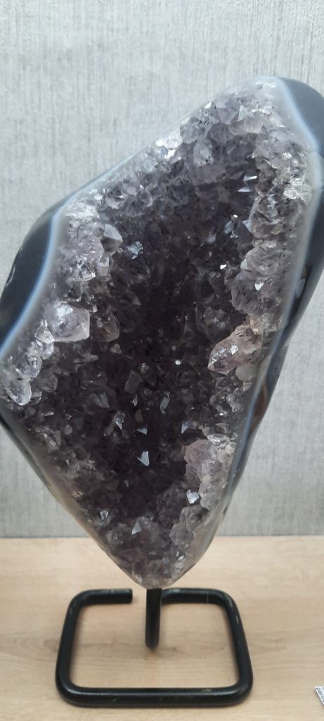 amethyste sur socle