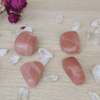 Pierre roulée de calcite rose du Pakistan