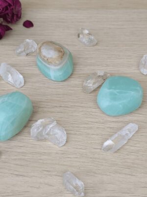 En lithothérapie la calcite verte est utilisée pour ses propriétés de guérison