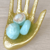 Liée au chakra coeur la calcite verte est connue pour ces vertus de guérison émotionnelle et spirituelle