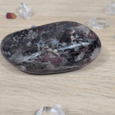 eudialyte galet plat 152