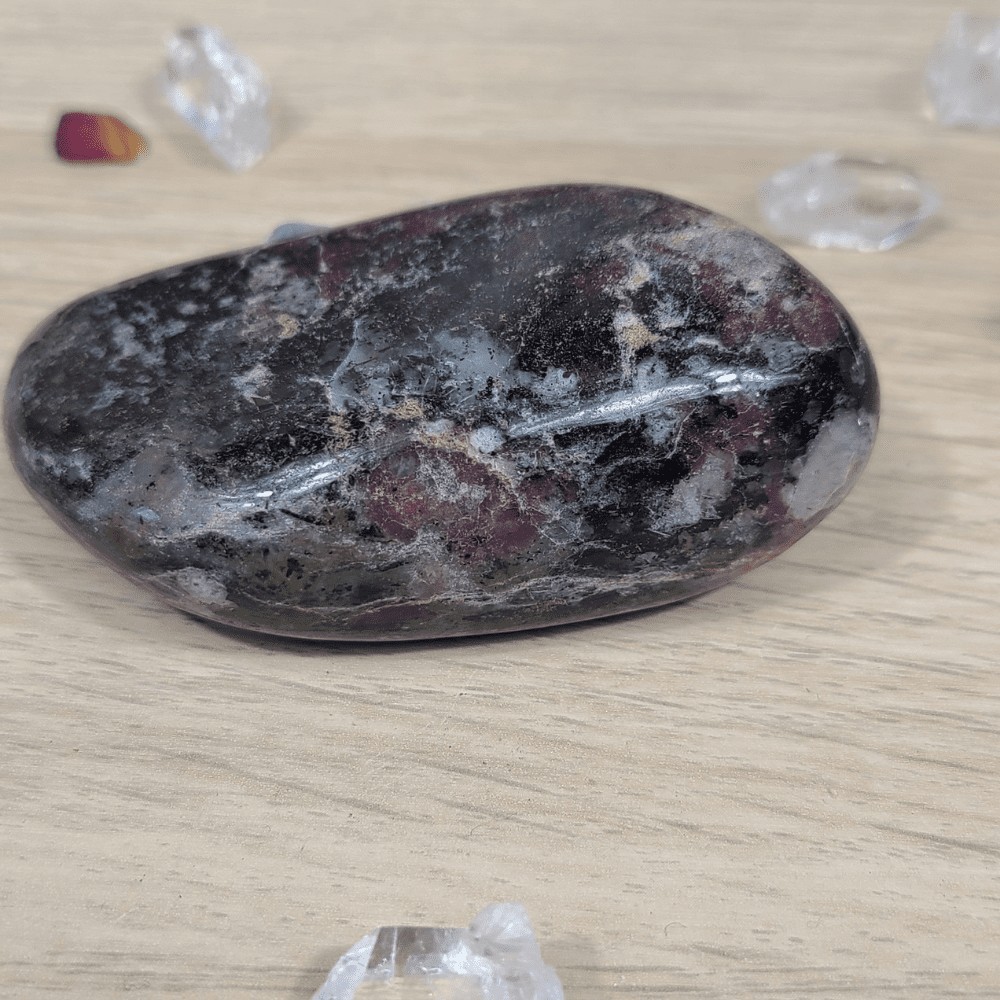 eudialyte galet plat 152