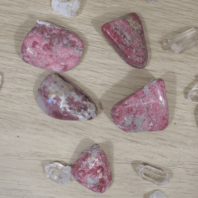 Thulite Norvège à choisir - pierre d'amour