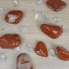 Galet jaspe rouge Bréchique