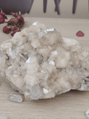 flamme d'énergie minéraux et pierres naturelles - apophylite et stilbite rose pierre brute