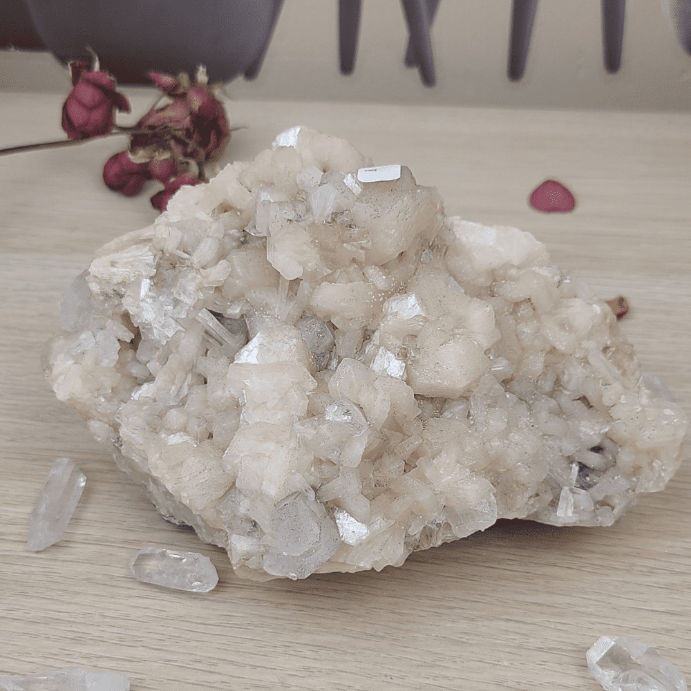 flamme d'énergie minéraux et pierres naturelles - apophylite et stilbite rose pierre brute