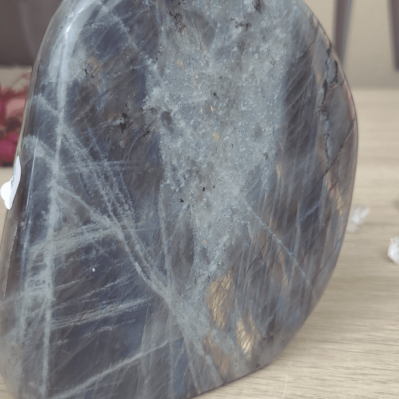 retour vers soi - flamme d'énergie - lithothérapie boutique en ligne Labradorite violette 12cm - 127