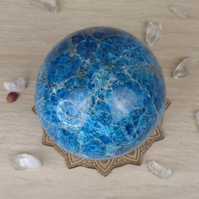 Apatite-bleue-vue-dessus-2-sphère