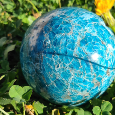 Flamme d 'énergie votre boutique de pierre naturelle-Apatite bleue sphère