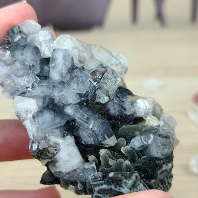 Pierre naturelle d'Inde apophyllite et calcédoine noire bleu