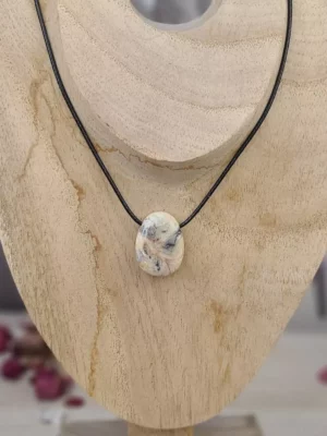 Agate Mexicaine : L'agate Crazy Lace est souvent associée au Mexique, d'où elle provient généralement. Ainsi, elle est parfois simplement appelée agate mexicaine