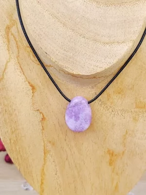 Mica de Lépidolite : La lépidolite est une variété de mica, donc elle peut simplement être appelée mica de lépidolite