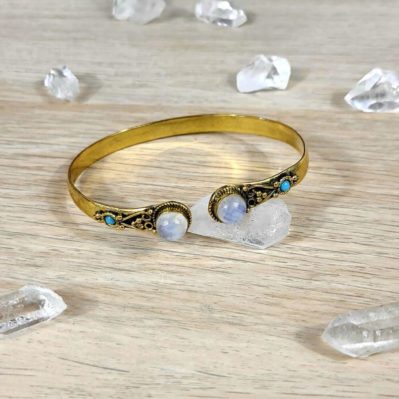 Double lune - un bracelet unique et intemporel pour une femme d'exception
