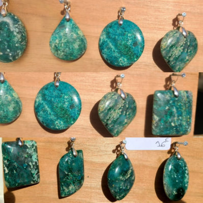 Chrysocolle Madagascar pendentif pierre naturelle