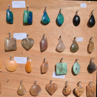 Nouvelle collection de pendentifs en pierres naturelles de Madagascar 25 à 52 - azurite chrysocolle - quartz rutile - basalte - pierre de le lune - garnierite
