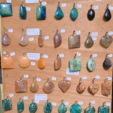 Pendentifs pierres naturelle de 25 à 60 azurite - quartz rutile - aquartz actinote - calcite orange - garnierite - pierre de lune noire - pierre de lune pêche - pierre de lun zébre - chrysocolle