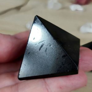 Pyramide tourmaline noire pierre naturelle Mexique