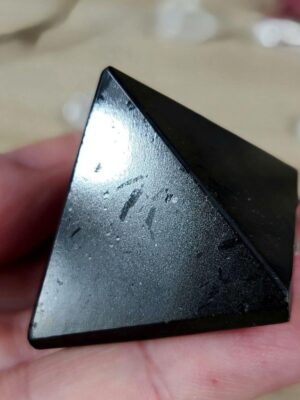 Pyramide tourmaline noire pierre naturelle Mexique