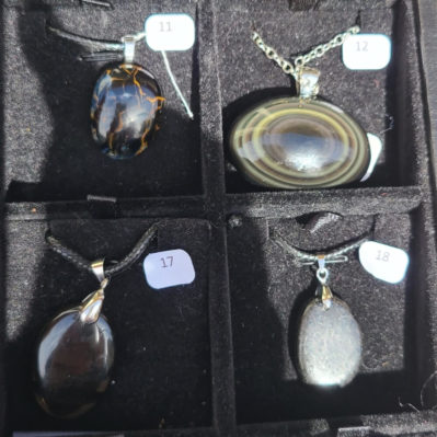 piétersite - obsidienne oeil céleste - obsidienne fumée - nuumite pierre de protection