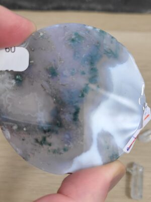 PALET PIERRE NATURELLE - AGATE MOUSSE - BRÉSIL Référence 60 Pierre naturelle: AGATE MOUSSE Forme polie : Palet plat Disque - Sous verre - Tranche d'agate ronde Couleur: Verte - Blanche Provenance : Brésil