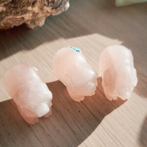 Cochon en quartz rose – talisman d’amour et de douceur