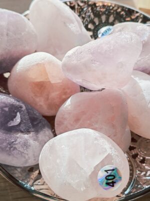 Emma Egg du Brésil, quartz rose ou améthyste, polie sur une face