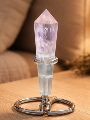 Pointe de Fluorite Rainbow naturelle sur socle – nuances multicolores uniques.