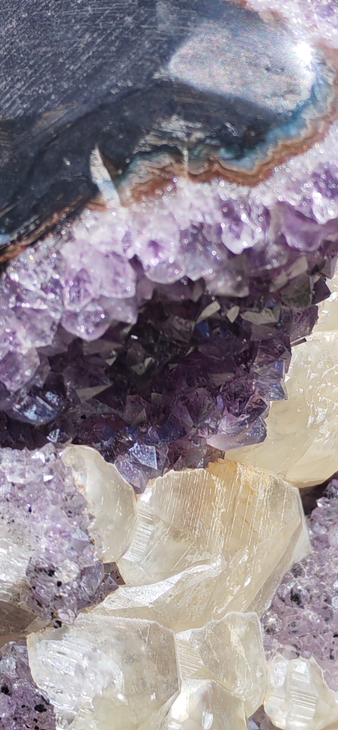 GROS PLAN CRISTAUX AMETHYSTE URUGUAY