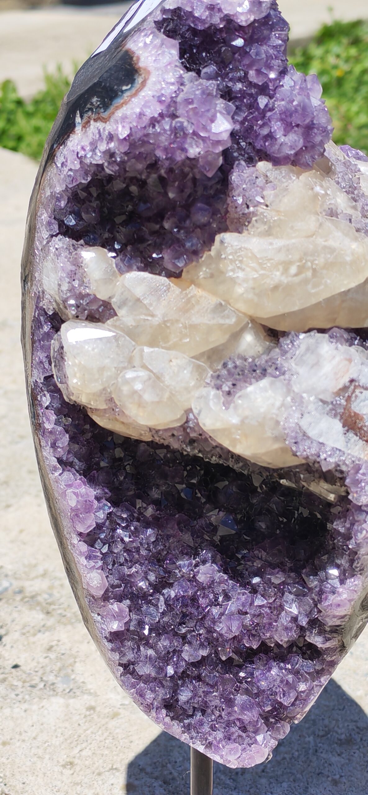 AMETHYSTE CALCITE URUGUAY SUR SOCLE