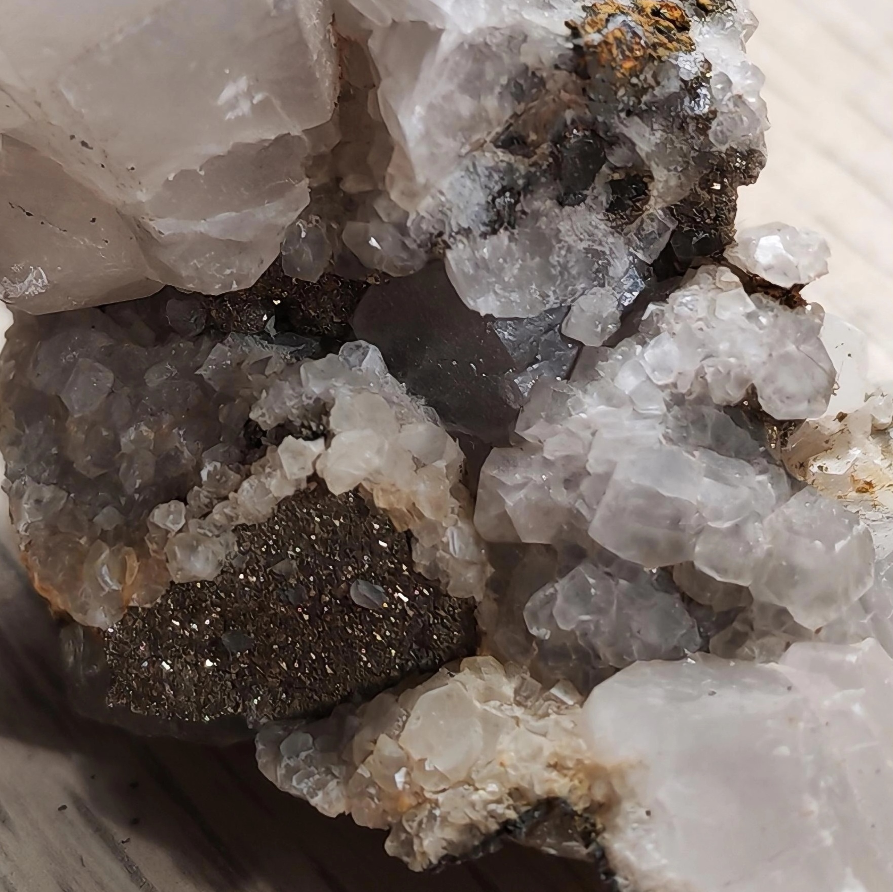 pyrite sur calcite Maroc pierre naturelle Brute