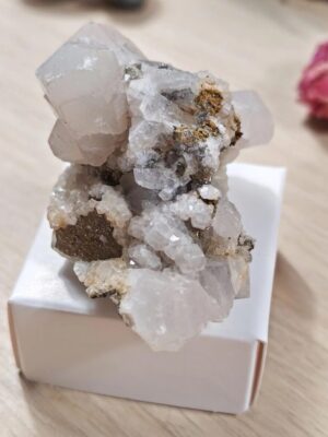vu d'ensemble présentation sur boite aragonite calcite pyrite brute El Hamman