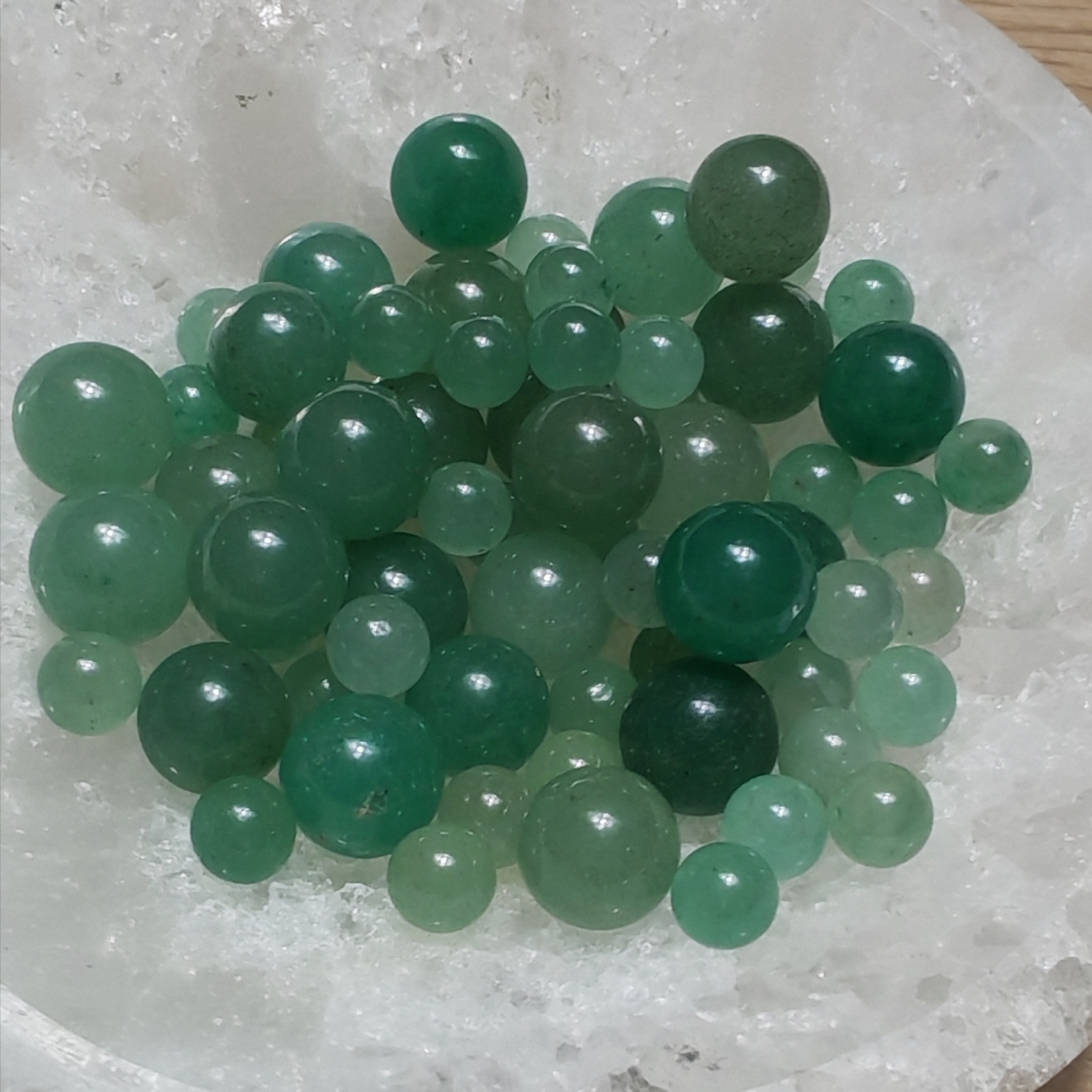 BILLE D’AVENTURINE VERTE 10 MM – MINI SPHÈRE EN PIERRE NATURELLE