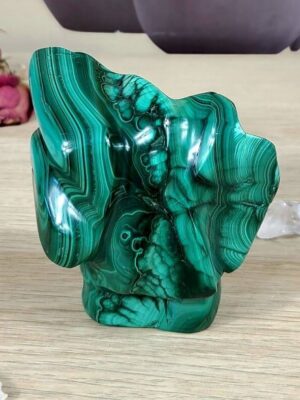 MALACHITE DU CONGO – FORME LIBRE TAILLÉE ET POLIE EN FRANCE – 286 G – PIÈCE UNIQUE